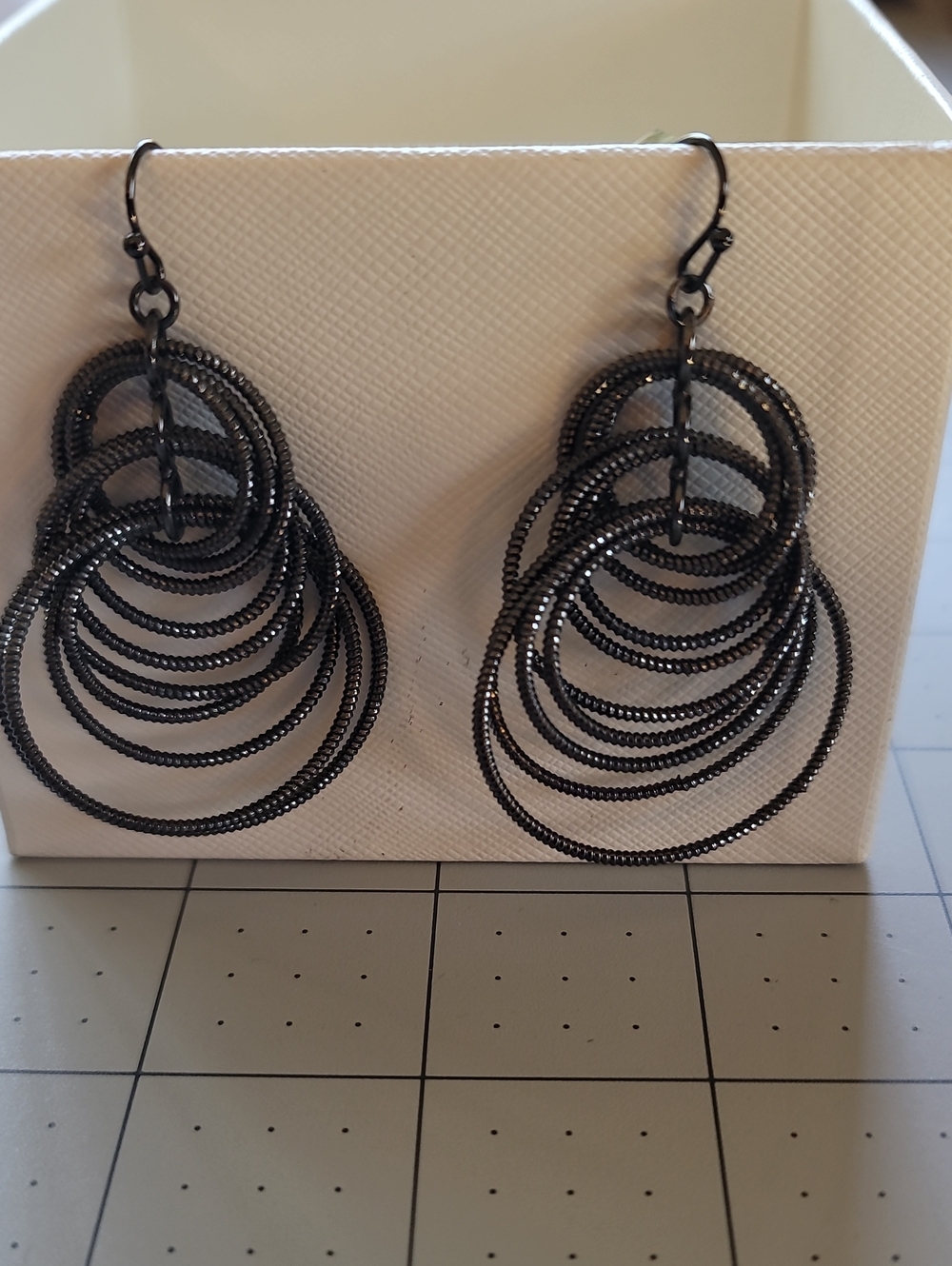 Vintage Avon Lightweight Gunmetal Layered Hoop Dangle Earrings